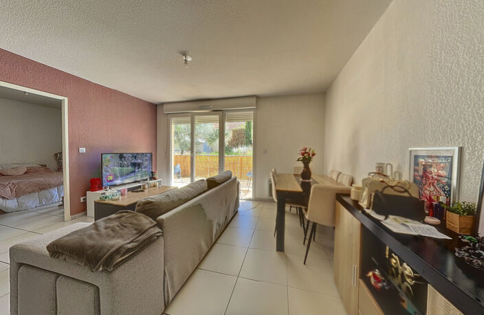 AVIGNON PROCHE REMPARTS - T2 ET EMPLACEMENT PARKING RESIDENCE RECENTE — photo 2