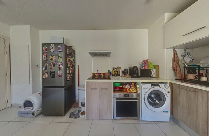 AVIGNON PROCHE REMPARTS - T2 ET EMPLACEMENT PARKING RESIDENCE RECENTE — photo 4
