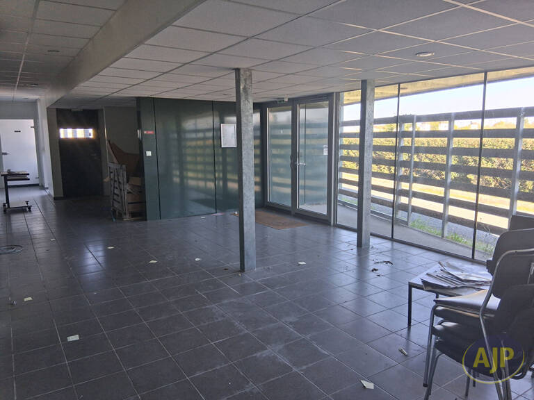 Bâtiment d'activité 620 m2 à Pauillac — photo 1