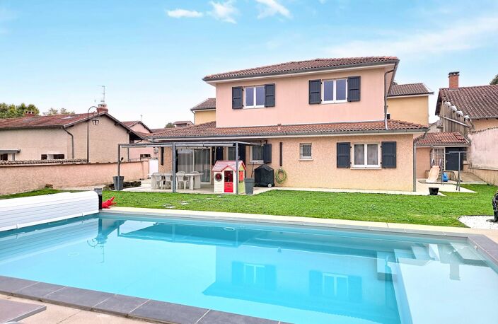 Maison T7 avec garage et piscine — photo 3
