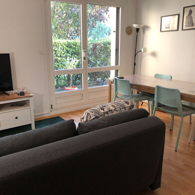 Appartement 3 pièces 885 €