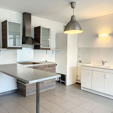 Appartement 3 pièces 906 €