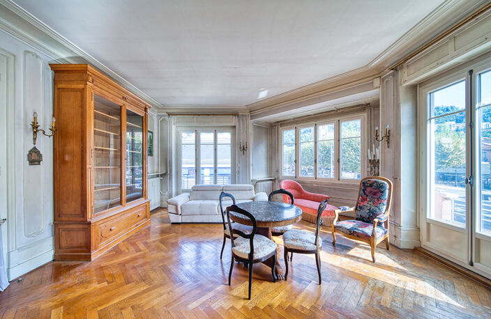 Appartement 5 Pièces + cuisine Cours Sénozan 149 m² avec ASCENSEUR — photo 2