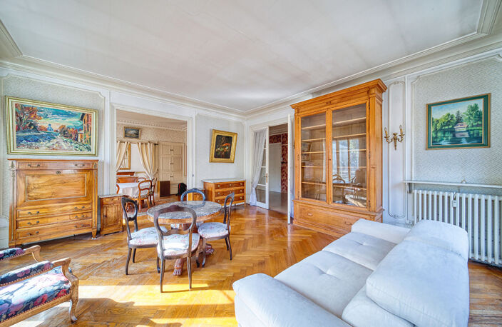 Appartement 5 Pièces + cuisine Cours Sénozan 149 m² avec ASCENSEUR — photo 4