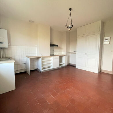 Appartement 5 pièces 826 €