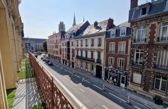 F3 AVEC MISE A DISPOSITION DE MEUBLE - ROUEN RUE JEAN LECANUET — photo 4