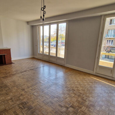 Appartement 3 pièces 898 €