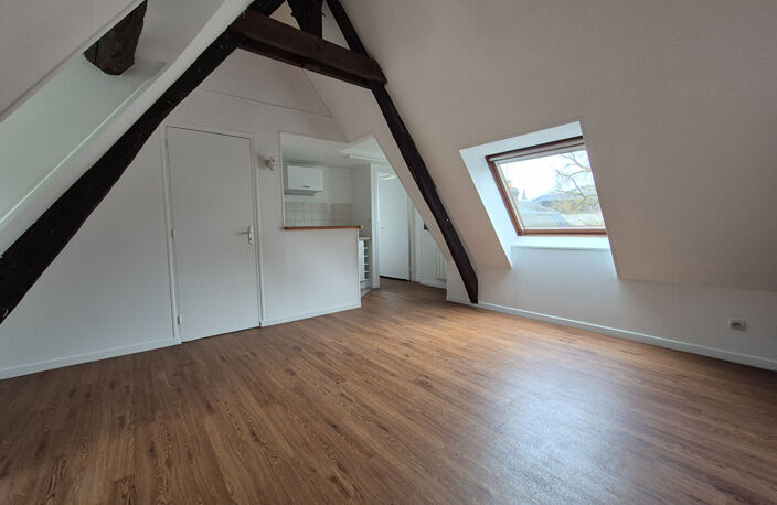 F1 DERNIER ETAGE - RUE SAINT PATRICE — photo 3