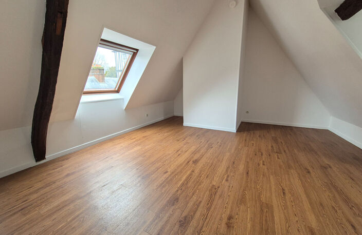 F1 DERNIER ETAGE - RUE SAINT PATRICE — photo 4