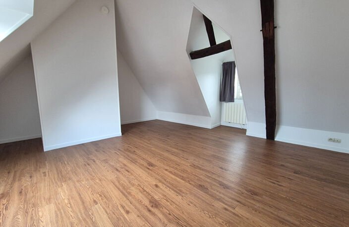 F1 DERNIER ETAGE - RUE SAINT PATRICE — photo 5