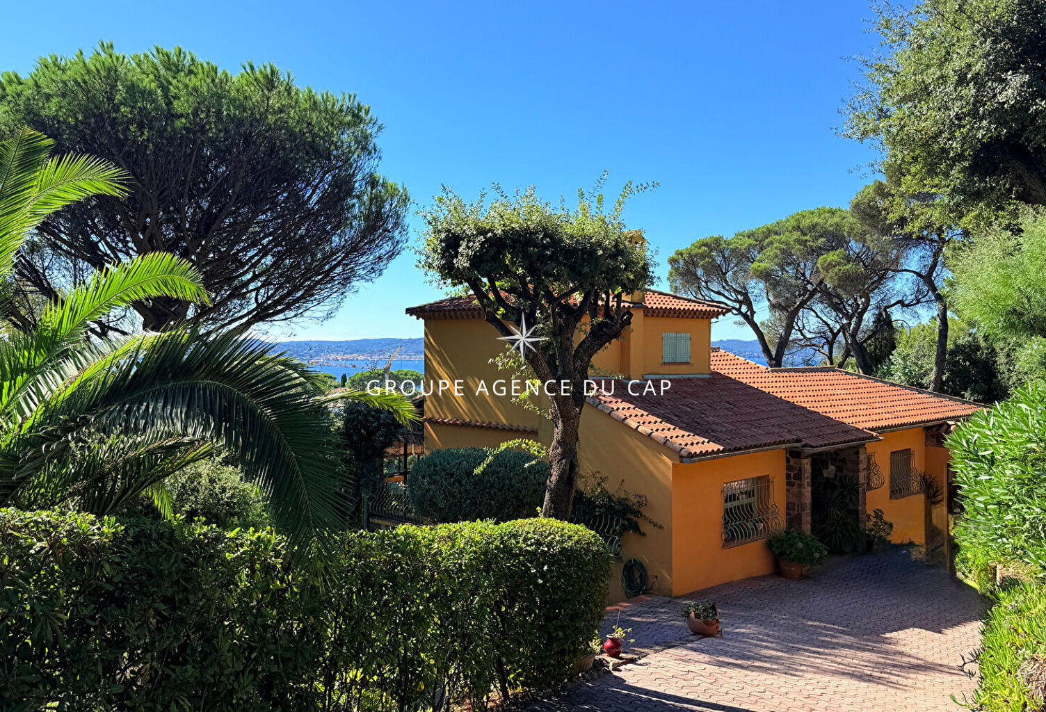 VILLA VUE MER SUR LE GOLFE DE SAINT TROPEZ DE 200 M² SUR SAINTE MAXIME — photo 1