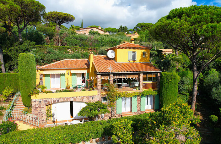 VILLA VUE MER SUR LE GOLFE DE SAINT TROPEZ DE 200 M² SUR SAINTE MAXIME — photo 3