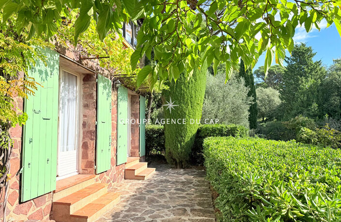 VILLA VUE MER SUR LE GOLFE DE SAINT TROPEZ DE 200 M² SUR SAINTE MAXIME — photo 5