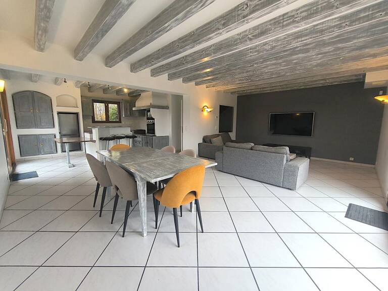 Prevessin Bretigny splendide villa meublée avec jardin — photo 1