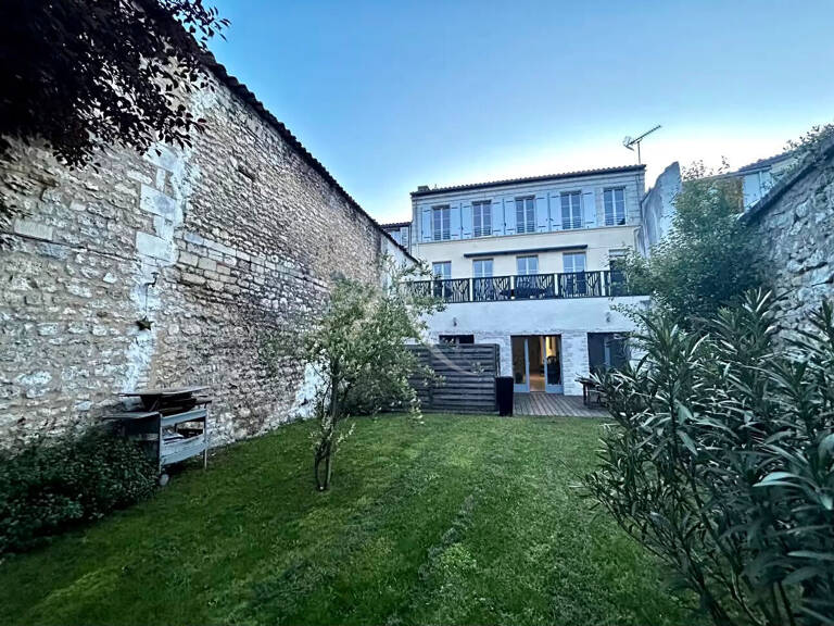 ROCHEFORT  Hyper-centre : Élégance et charme au coeur d'un hôtel particulier — photo 1