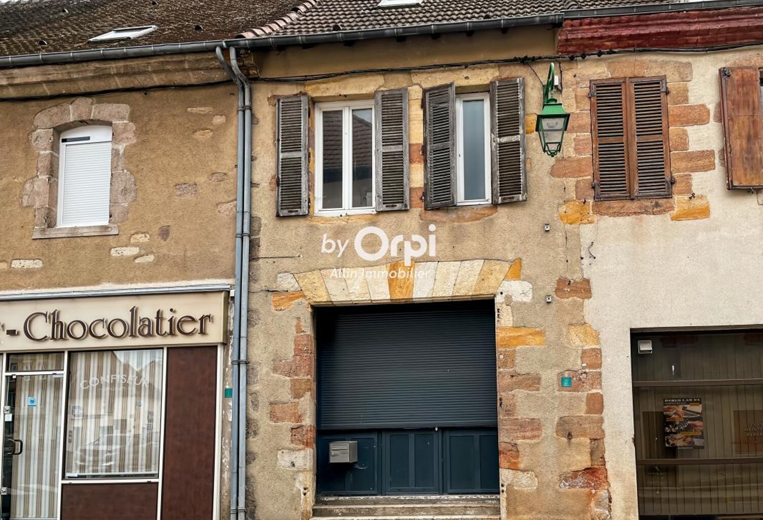 Immeuble Montmarault — photo 1