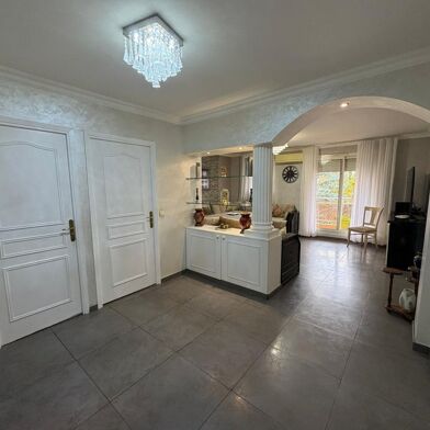 Appartement 4 pièces 248000 €