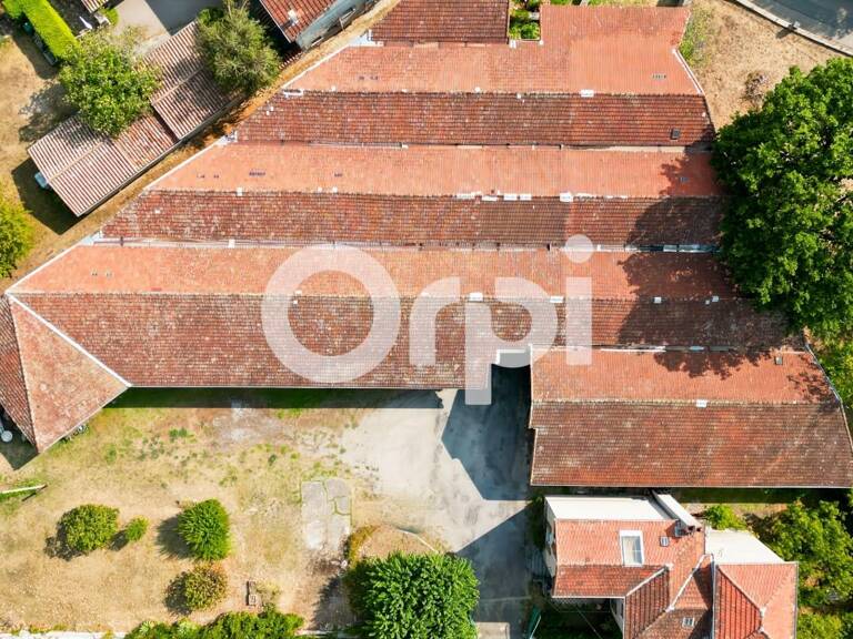 1300m² de hangars et une maison de caractère ancienne — photo 1