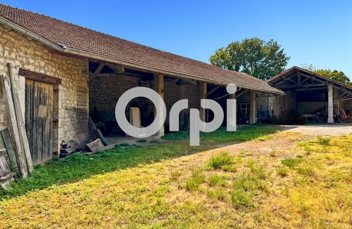 1300m² de hangars et une maison de caractère ancienne — photo 4
