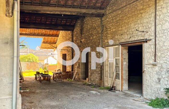 1300m² de hangars et une maison de caractère ancienne — photo 5