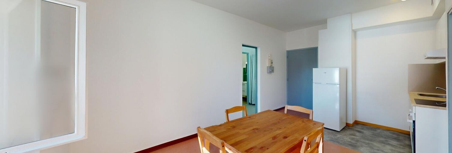 Appartement 1 Pièce 45 m² à louer à Salmiech (12120)