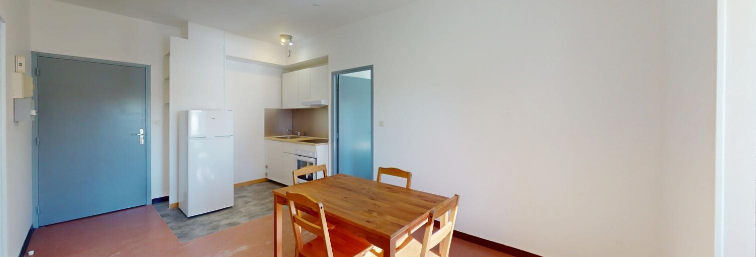 Appartement 1 Pièce 45 m² à louer à Salmiech (12120)