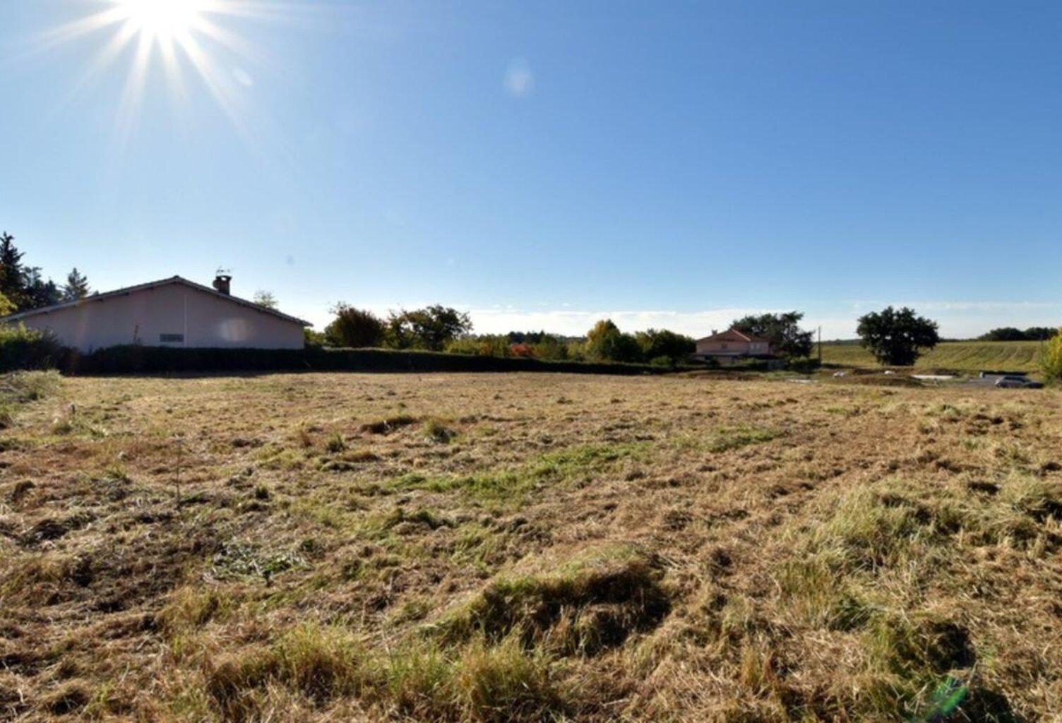 EXCLUSIVITÉ - Terrain à bâtir – 1 140 m² — photo 1