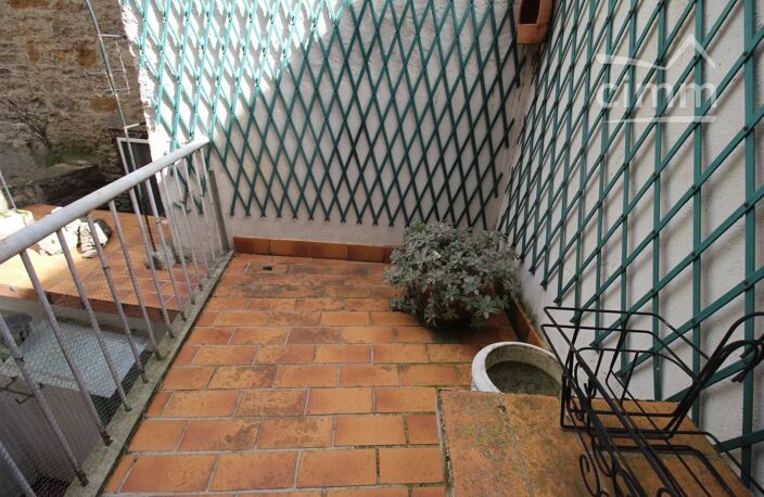 A vendre maison de village avec  une cour et une terrasse — photo 2