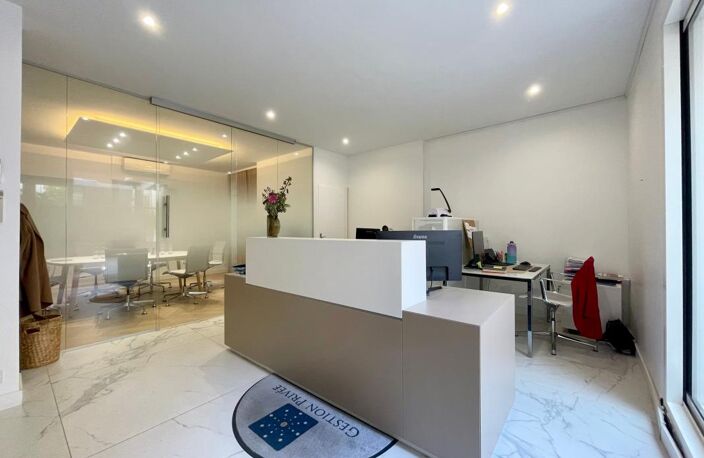 TOULOUSE - R. de Alsace Lorraine - Local Professionnel avec Terrasse Prestigieux — photo 4