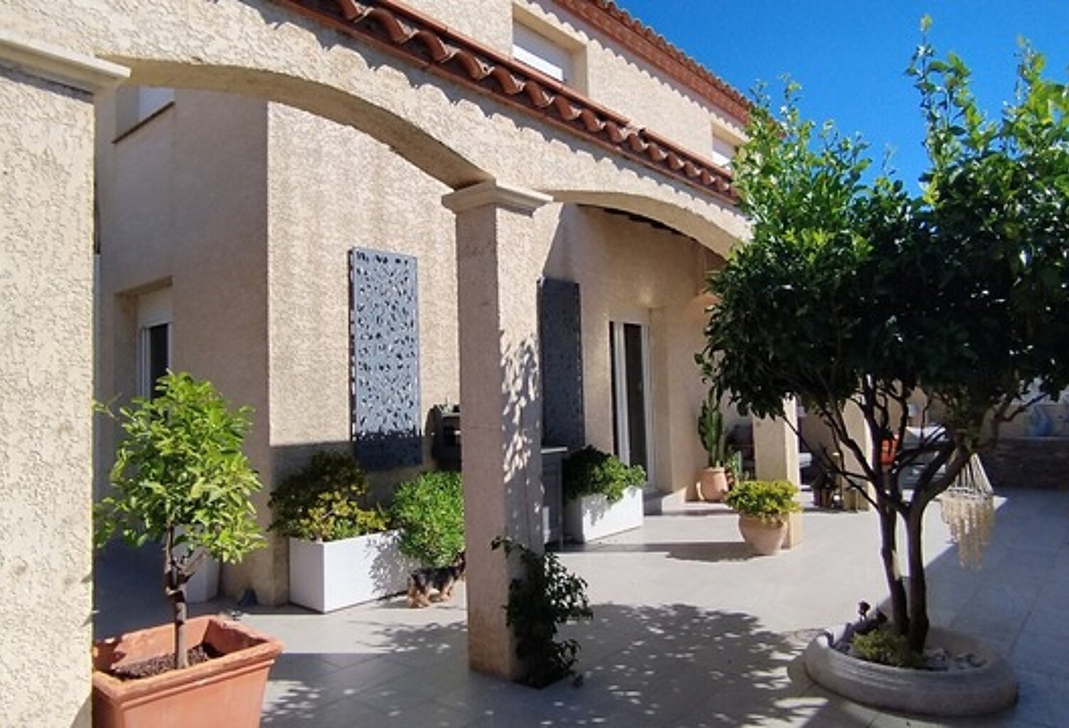 LUNEL NORD, Villa individuelle R+1, 132 M2 SH 3 chambres, séjour, cuisine, garage sur 339M2 terrain — photo 1