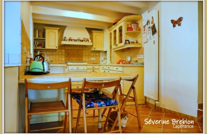 🏡 Maison rénovée en pierre de 166 m², 4 chambres, vaste séjour, dépendance, assainissement OK, avec ancien moulin et terrain de 1,8 hectare à Saint-Rémy-sur-Durolle — photo 3