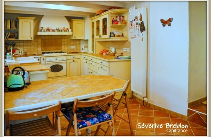 🏡 Maison rénovée en pierre de 166 m², 4 chambres, vaste séjour, dépendance, assainissement OK, avec ancien moulin et terrain de 1,8 hectare à Saint-Rémy-sur-Durolle — photo 4