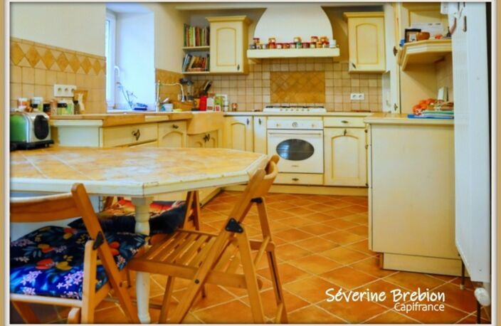 🏡 Maison rénovée en pierre de 166 m², 4 chambres, vaste séjour, dépendance, assainissement OK, avec ancien moulin et terrain de 1,8 hectare à Saint-Rémy-sur-Durolle — photo 5