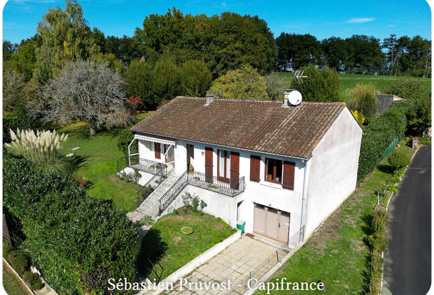 Maison à vendre 4 pièces NONTRON (24), Semi plain-pied, beau terrain clos 1845m2, sous-sol complet, secteur résidentiel — photo 1