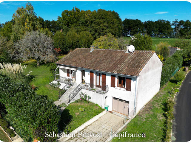 Maison à vendre 4 pièces NONTRON (24), Semi plain-pied, beau terrain clos 1845m2, sous-sol complet, secteur résidentiel — photo du bien