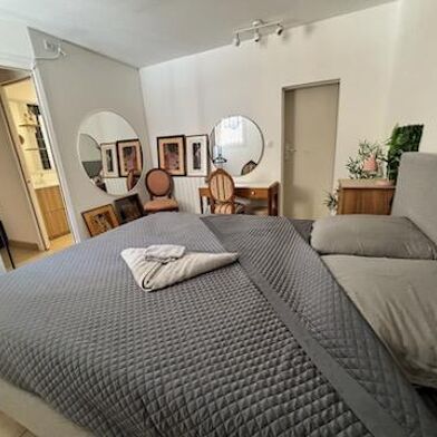 Appartement 4 pièces 900 €