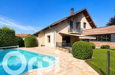 Magnifique villa T5 offrant 300 m² au sol, avec piscine, salle de cinéma et double garage — photo du bien