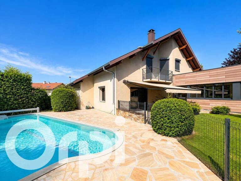 Magnifique villa T5 offrant 300 m² au sol, avec piscine, salle de cinéma et double garage — photo 1