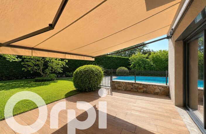 Magnifique villa T5 offrant 300 m² au sol, avec piscine, salle de cinéma et double garage — photo 2