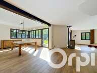 Magnifique villa T5 offrant 300 m² au sol, avec piscine, salle de cinéma et double garage — photo 3
