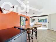 Magnifique villa T5 offrant 300 m² au sol, avec piscine, salle de cinéma et double garage — photo 4