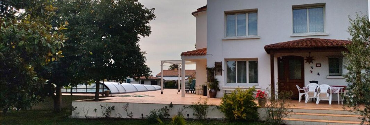 Maison 12 Pièces 210 m² à vendre à Saint-Jean-d'Angély (17400)