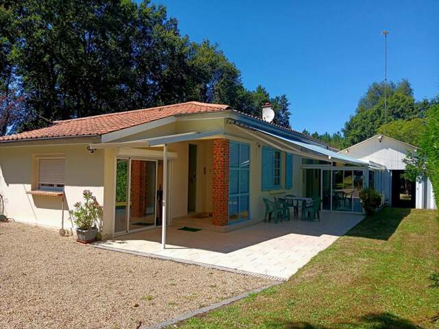 Propriété de 141 m2   avec  piscine — photo du bien