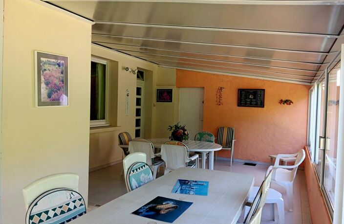 Propriété de 141 m2   avec  piscine — photo 2