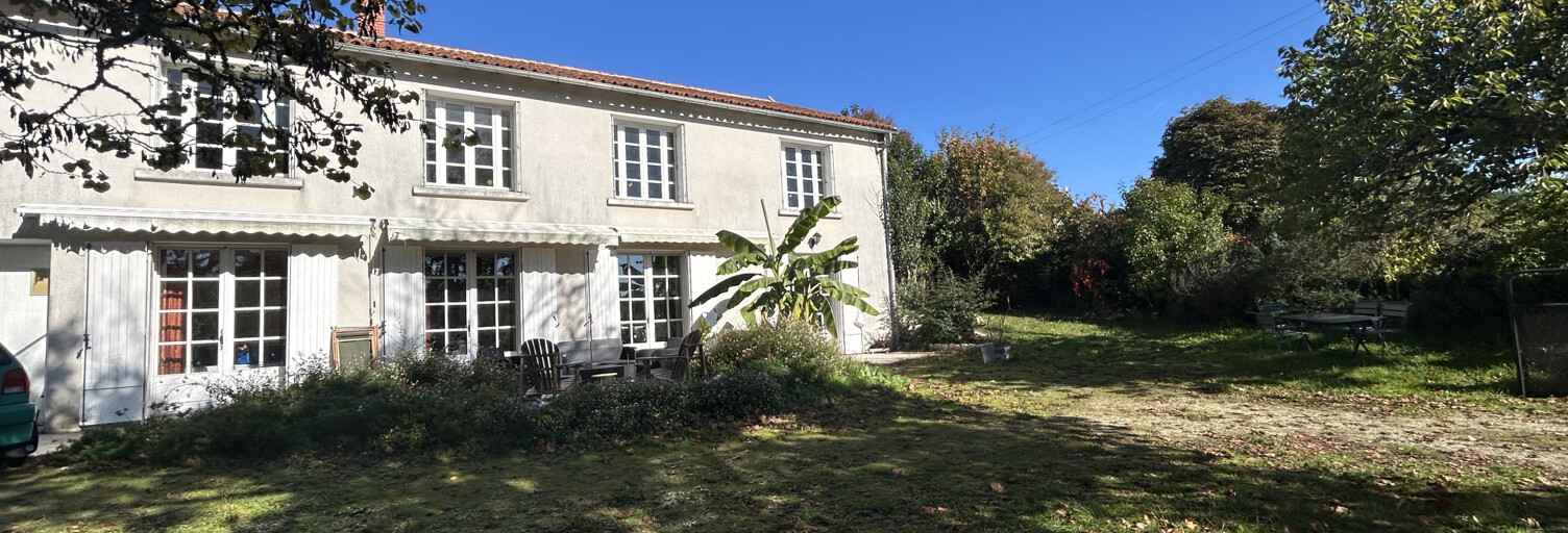 Maison 8 Pièces 215 m² à vendre à Nanteuil-en-Vallée (16700)