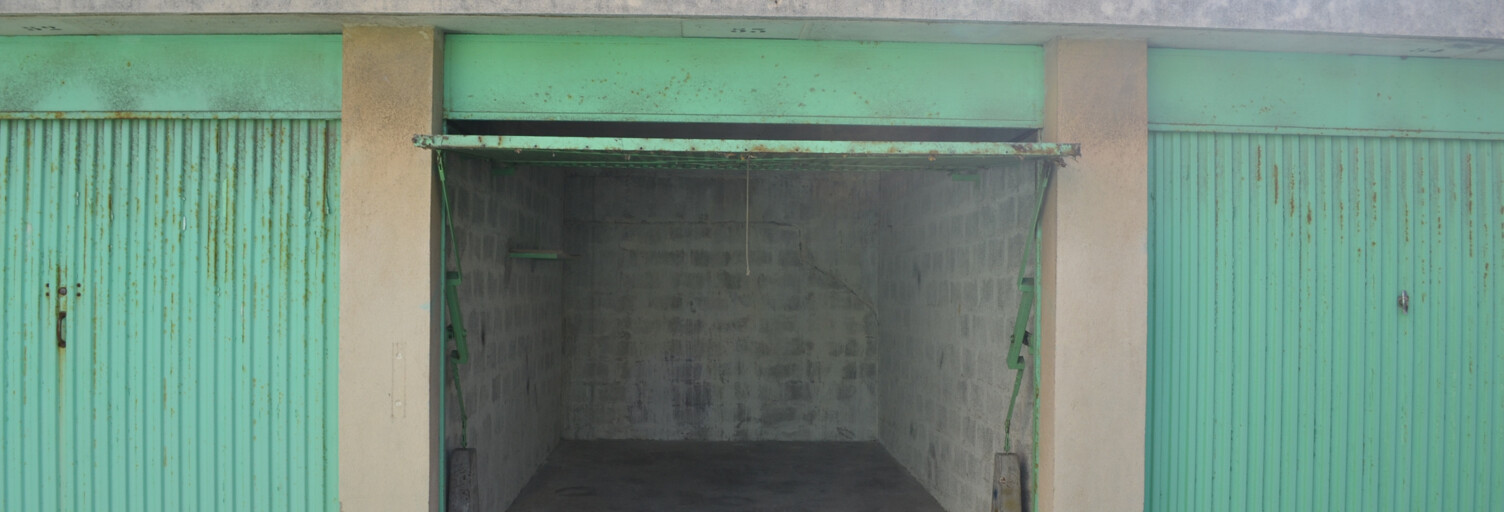 Garage  13 m² à louer à Marseille 7 (13007)