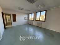 BUREAU 181 m² avec 5 PARKINGS — photo 2