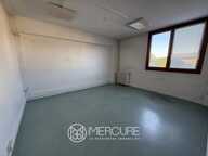 BUREAU 181 m² avec 5 PARKINGS — photo 3