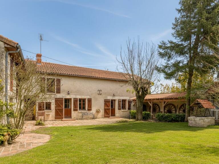 À vendre  Maison de charme en pierre proche Richelieu — photo 1