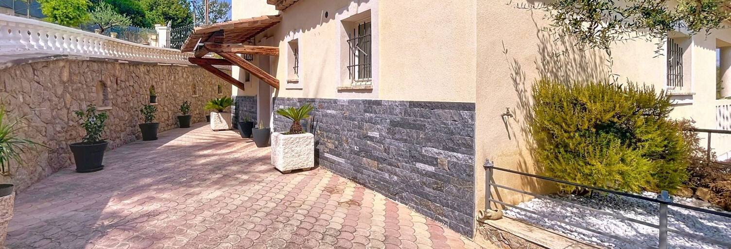 Maison 6 Pièces 192 m² à vendre à Saint-Paul-en-Forêt (83440)